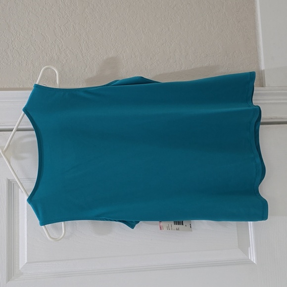 Five beautiful used blouses in size small,  and medium. Five blouses $7 - Picture 11 of 13